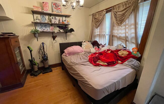 Studio, 1 bath, $895, Unit 24