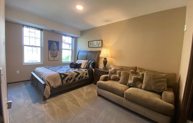 2 beds, 2 baths, 918 sqft, $1,915, Unit 204 - Embassy