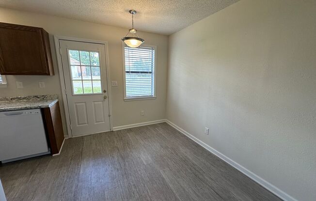 2 beds, 1 bath, $950