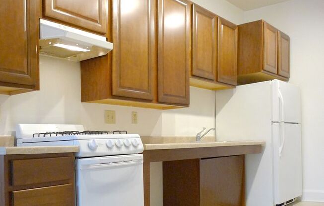 Studio, 1 bath, 480 sqft, $880, Unit 24 - 107