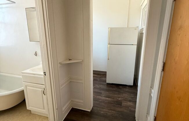 Studio, 1 bath, 450 sqft, $1,250, Unit Unit 306