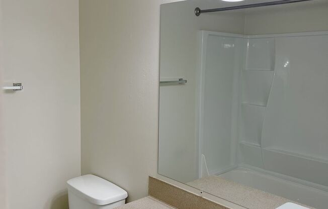 2 beds, 1 bath, 845 sqft, $1,625, Unit 55