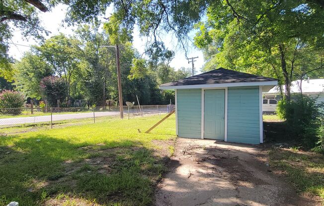 Adorable 3 bedroom/1 bath house with Central Air and Heat!
