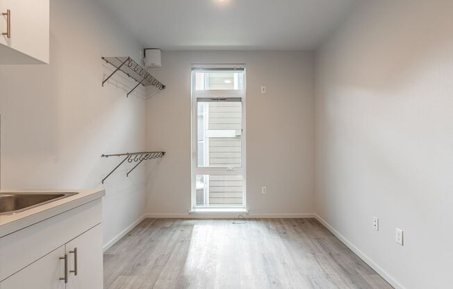 Studio, 1 bath, $775, Unit 217