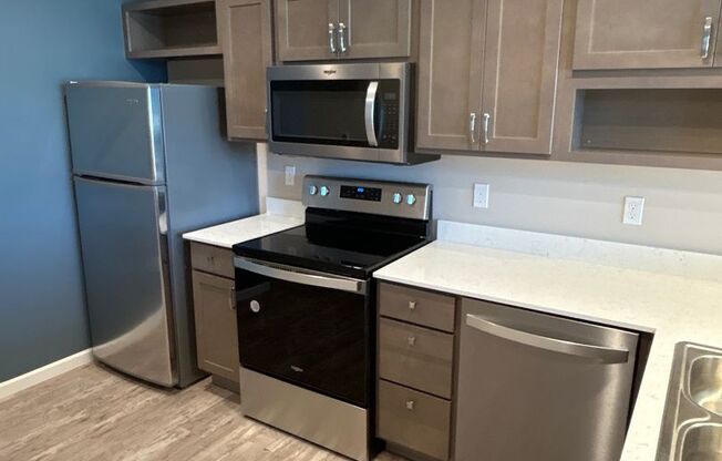 Studio, 1 bath, 500 sqft, $995, Unit 05