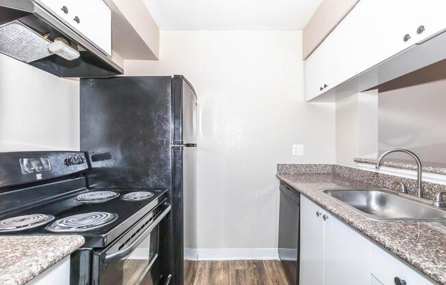 1 bed, 1 bath, 560 sqft, $895