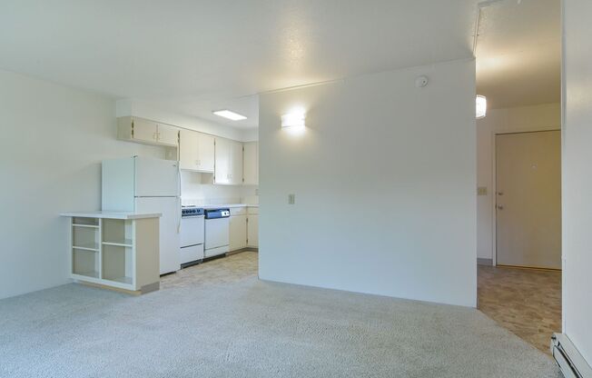 2 beds, 1 bath, $1,550, Unit 10