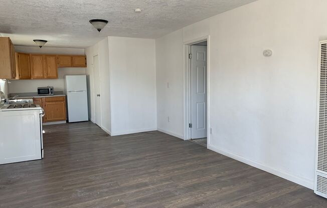 Charming 1 Bed / 1 Bath Duplex with Driveway Parking