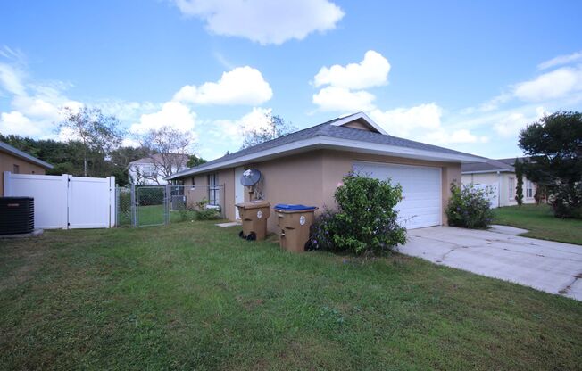 Charming 3 Bedroom, 2 Bathroom Home in Kissimmee!!