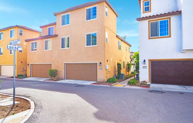 Beautiful 5 Bedroom Custom-Built Home in Chula Vista - Recent Construction!!