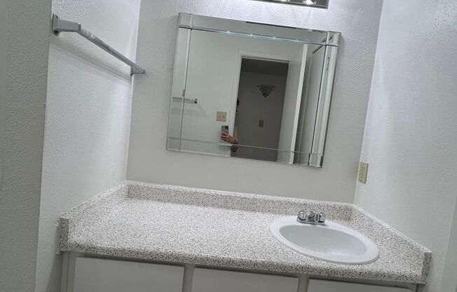 2 beds, 2 baths, 1,000 sqft, $1,225, Unit 414