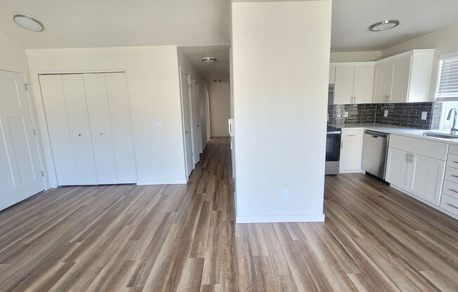 3 beds, 2 baths, 1,044 sqft, $1,995, Unit 206