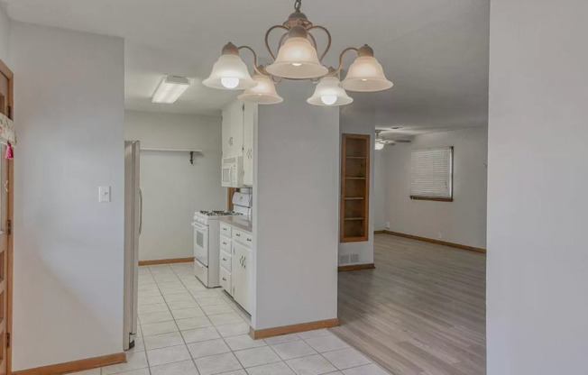 2 beds, 1 bath, $1,200