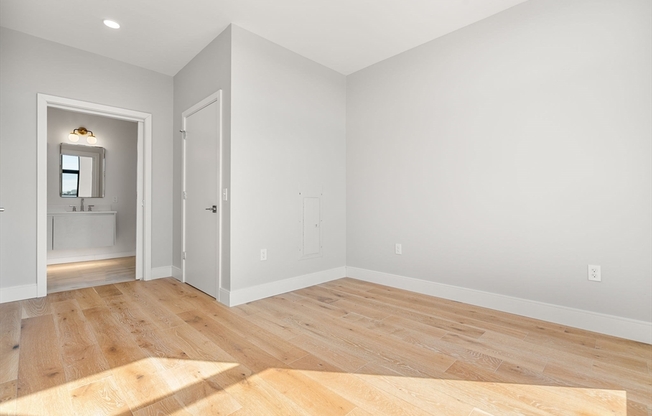 2 beds, 2 baths, 902 sqft, $4,500, Unit 710