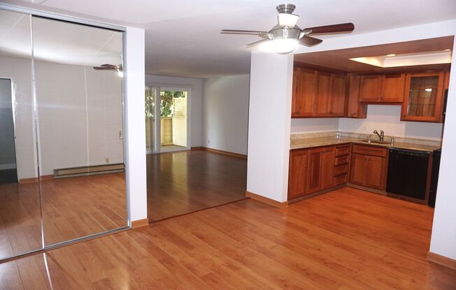 Beautifully Updated Condo in Great Mountain View Location!