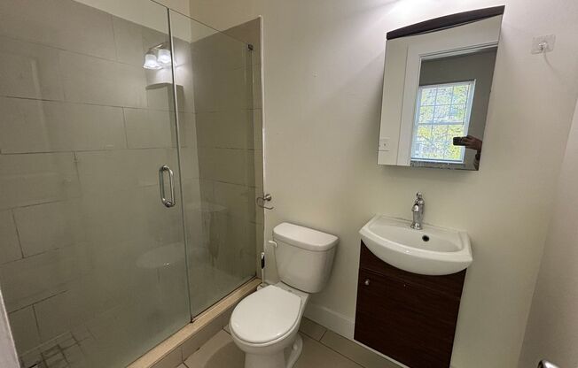3 beds, 3 baths, 823 sqft, $1,895, Unit Unit 21