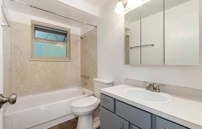 Spacious 1-Bedroom with Parking in Scenic Lynnwood