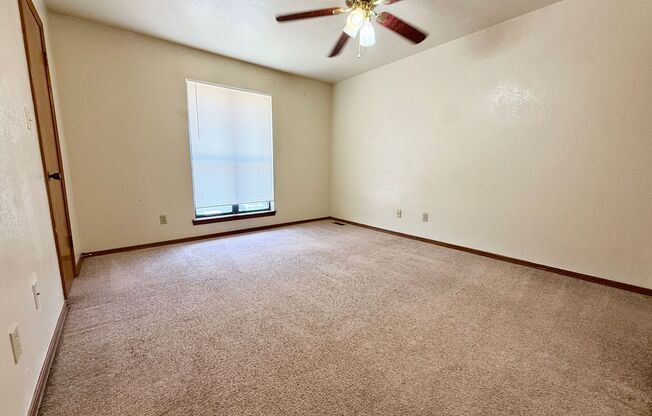 2 beds, 1.5 baths, $895, Unit # 30