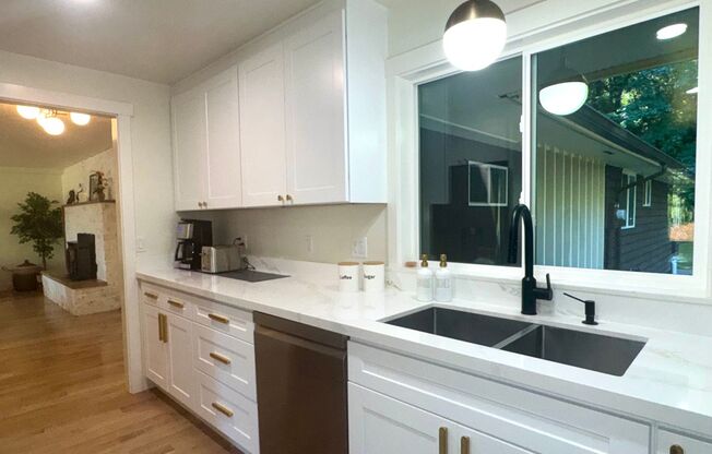 Bainbridge Island waterfront on desirable Eagle Harbor...fully furnished