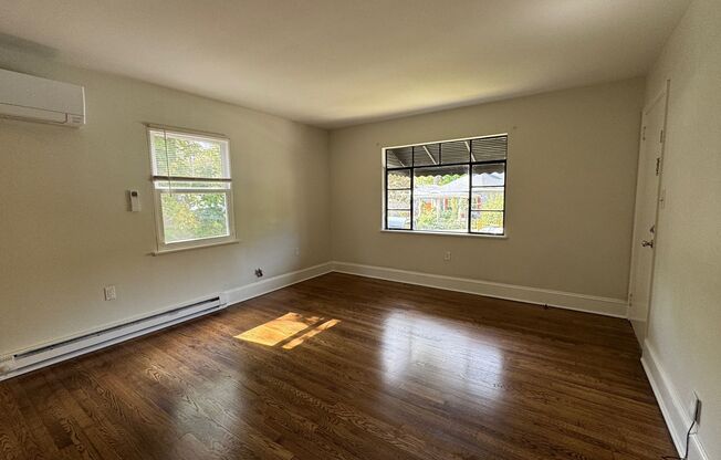 Central AVL - 1/1 Updated Apartment Ready Now!