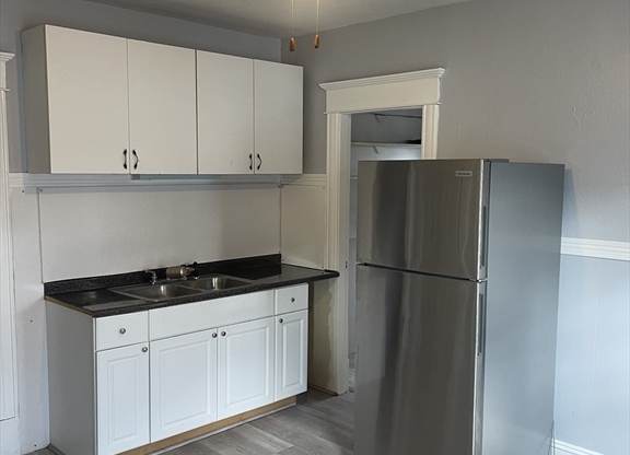 3 beds, 1 bath, 1,196 sqft, $1,750, Unit 2