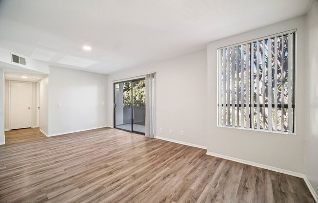 2 beds, 2 baths, 905 sqft, $1,948, Unit 103
