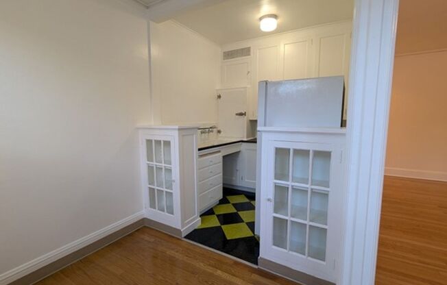 Studio, 1 bath, 525 sqft, $1,299, Unit 103