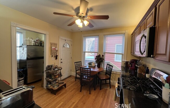 383 HIGHLAND AVE