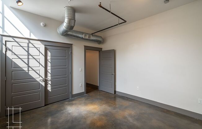 2 beds, 2 baths, $2,300, Unit 727 N. 4th St. Apt. 101