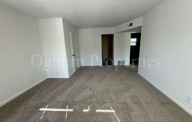 2 beds, 1 bath, $925, Unit 210