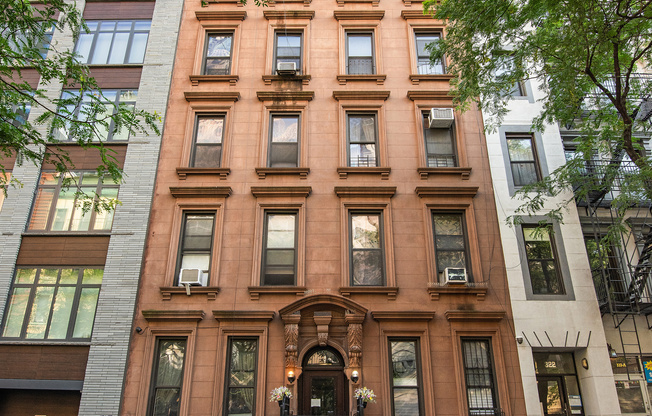 320 W 47th St