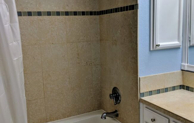 2 beds, 2 baths, $2,600, Unit Apt 303