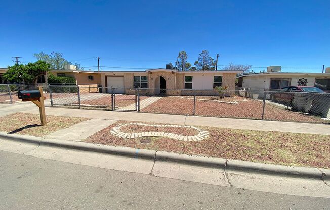 Northeast El Paso 3 bed with Refrig A/C