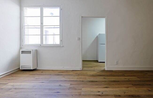 Spacious Units Available! 1 FREE MONTH!!