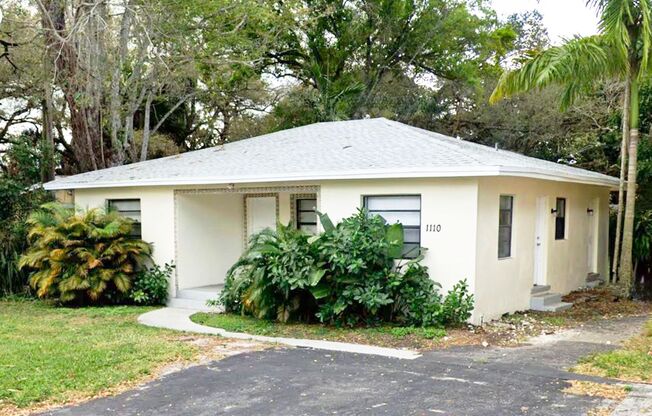 Newly Renovated 4-2 Near Downtown & Beach