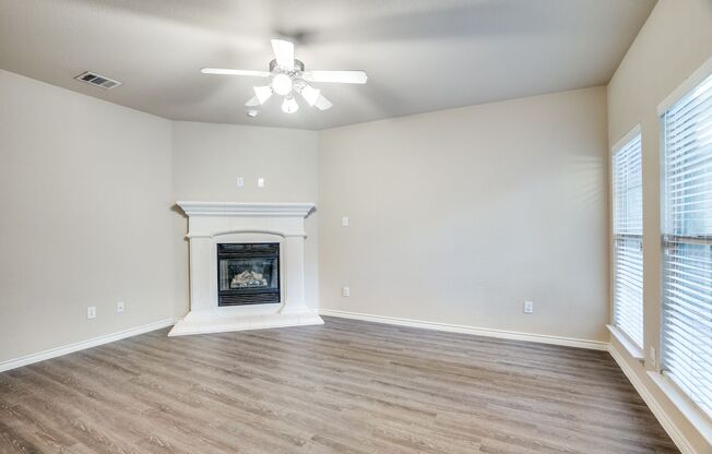 Sophisticated Townhome Ready to Move In!