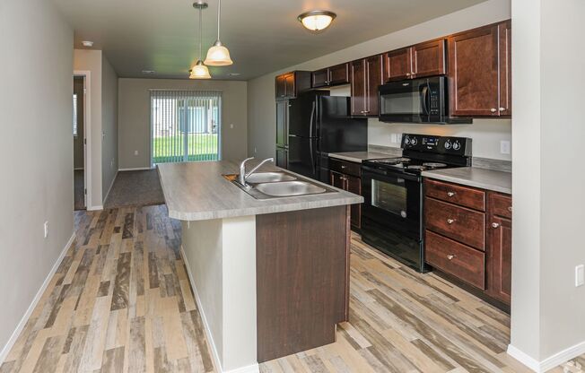 2 beds, 2 baths, 913 sqft, $1,195, Unit 512-209
