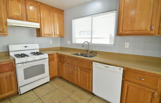 Spacious 4Bed/2Bath/2Car Home located in North Las Vegas w/ Pool!