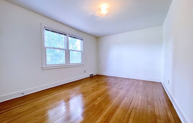 2 beds, 1 bath, 1,100 sqft, $995, Unit 822WB