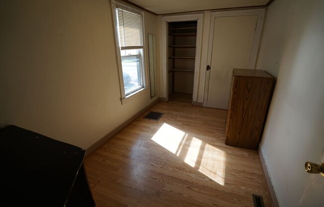 3 beds, 1 bath, $1,785, Unit 542D #2