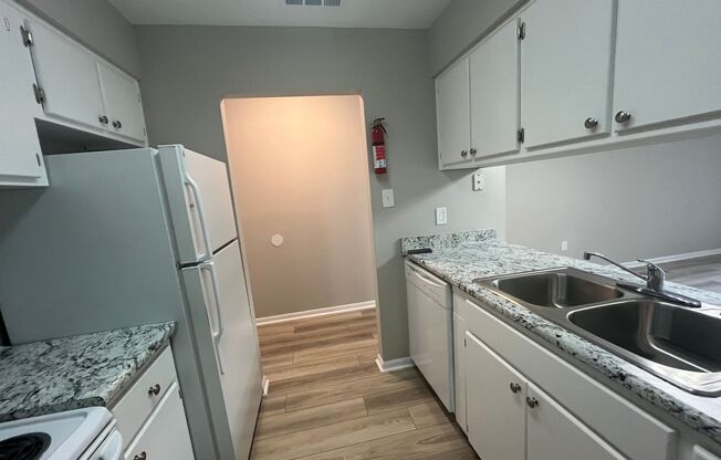 2 beds, 1 bath, 760 sqft, $1,150, Unit 24 SM