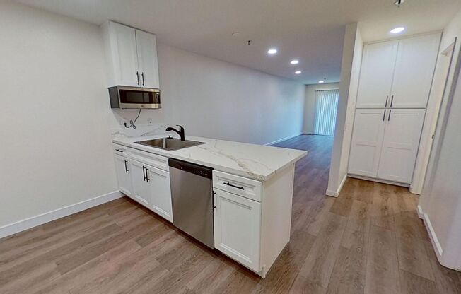 2 beds, 2 baths, 920 sqft, $2,595, Unit 209