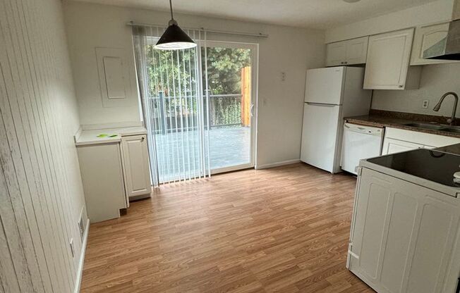 2 beds, 1 bath, 974 sqft, $1,700, Unit D