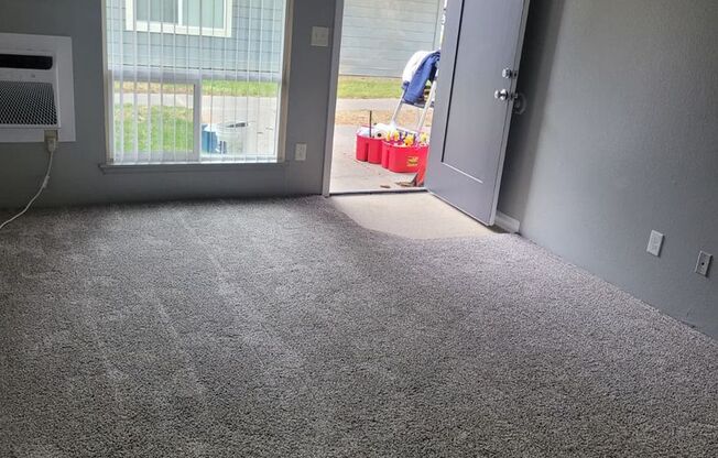 3 beds, 1 bath, 890 sqft, $1,700, Unit 505 H2