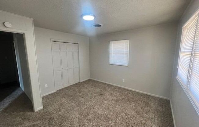 2 beds, 1 bath, $800