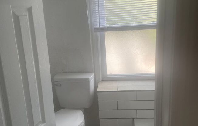 Studio, 1 bath, $750, Unit 3