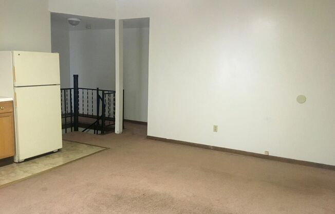 3 beds, 2 baths, 560 sqft, $1,375, Unit 112