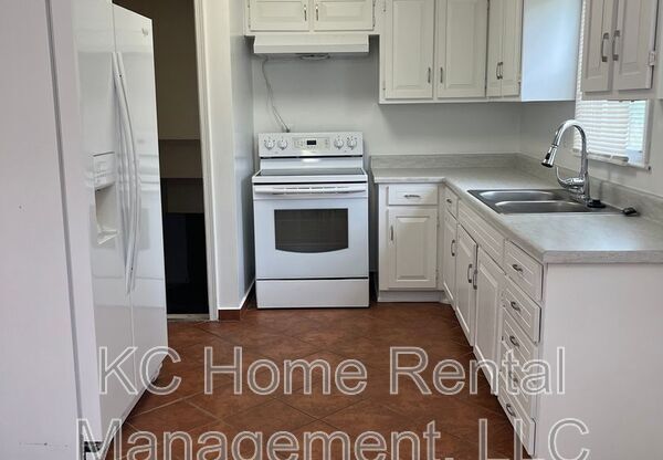 805 W 39 ST N