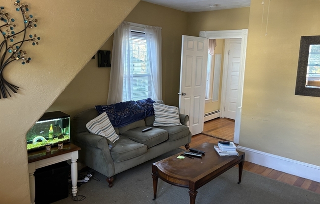 2 beds, 1 bath, 1,000 sqft, $2,400, Unit 2