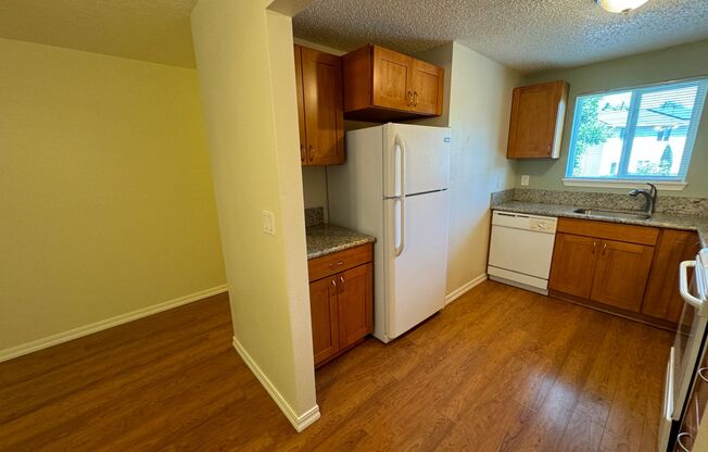 2 beds, 1 bath, 850 sqft, $1,600, Unit 44